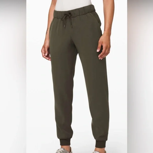 Lululemon on the fly jogger dark olive sz 8 hardly worn EUC $118 - Picture 1 of 8